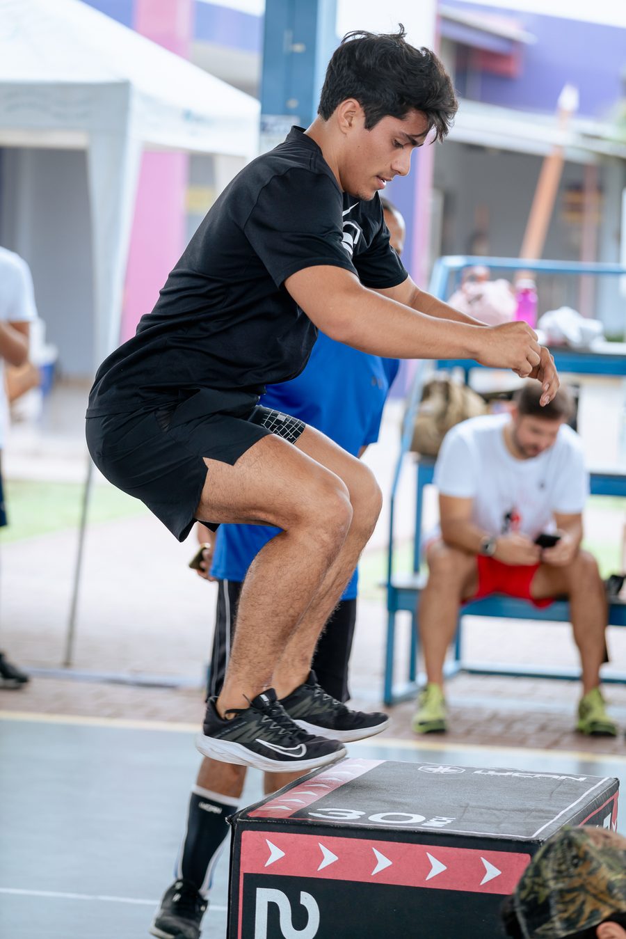 Atleta en salto pliométrico